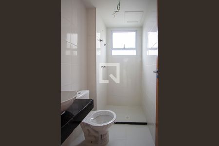 Banheiro de apartamento para alugar com 2 quartos, 40m² em Vila Lage, São Gonçalo