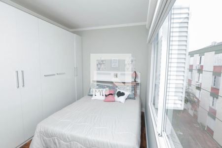 Quarto 1 de apartamento à venda com 2 quartos, 50m² em Medianeira, Porto Alegre