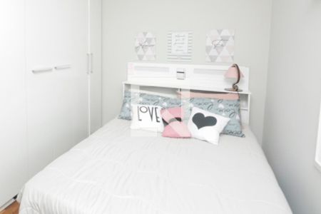 Quarto 1 de apartamento à venda com 2 quartos, 50m² em Medianeira, Porto Alegre