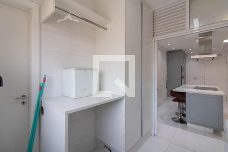 Apartamento à venda com 165m², 3 quartos e 3 vagas Apartamento à venda com 165m², 3 quartos e 3 vagasÁrea de Serviço