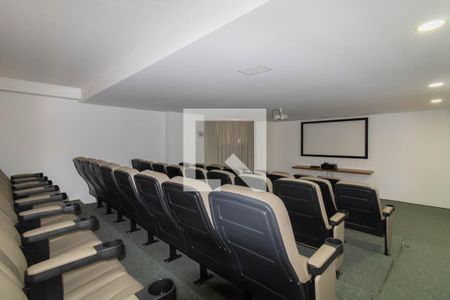 Apartamento à venda com 165m², 3 quartos e 3 vagas Apartamento à venda com 165m², 3 quartos e 3 vagasÁrea Comum - Cinema