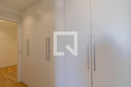 Apartamento à venda com 165m², 3 quartos e 3 vagas Apartamento à venda com 165m², 3 quartos e 3 vagasCloset da Suíte 2