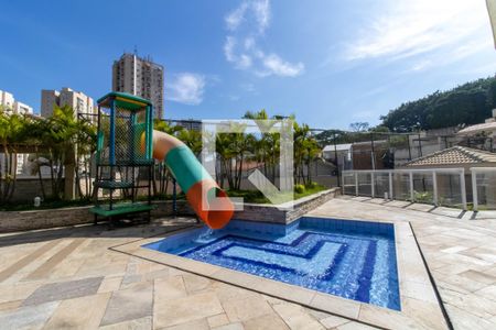 Apartamento à venda com 165m², 3 quartos e 3 vagas Apartamento à venda com 165m², 3 quartos e 3 vagasÁrea Comum - Piscina Infantil