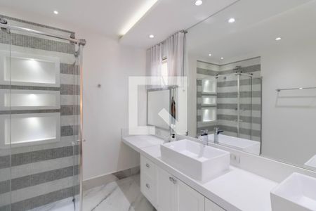 Apartamento à venda com 165m², 3 quartos e 3 vagas Apartamento à venda com 165m², 3 quartos e 3 vagasBanheiro da Suíte 1