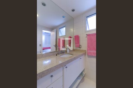 Apartamento para alugar com 74m², 2 quartos e 1 vaga Apartamento para alugar com 74m², 2 quartos e 1 vagaBanheiro da Suite