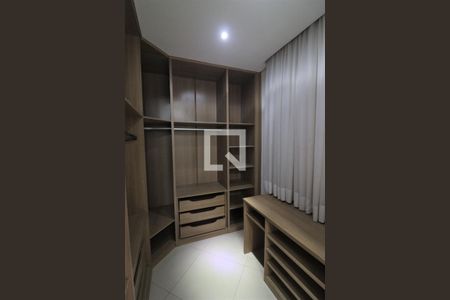 Closet Quarto 1  de casa à venda com 3 quartos, 200m² em Vila Paulicéia, São Paulo