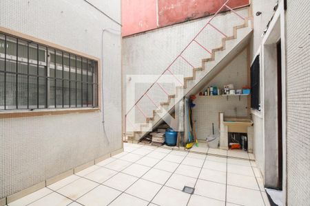 Casa à venda com 240m², 3 quartos e 3 vagas Casa à venda com 240m², 3 quartos e 3 vagasQuintal