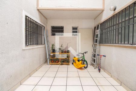 Casa à venda com 240m², 3 quartos e 3 vagas Casa à venda com 240m², 3 quartos e 3 vagasQuintal