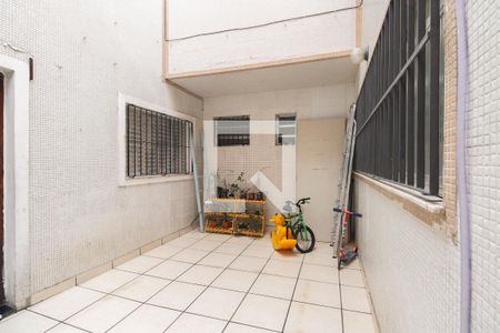 Casa à venda com 240m², 3 quartos e 3 vagas Casa à venda com 240m², 3 quartos e 3 vagasQuintal