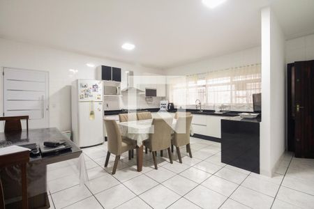 Casa à venda com 240m², 3 quartos e 3 vagas Casa à venda com 240m², 3 quartos e 3 vagasCozinha