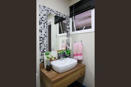 Casa à venda com 262m², 3 quartos e 4 vagasBanheiro da Garagem