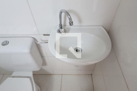 Banheiro de kitnet/studio para alugar com 1 quarto, 23m² em Dona Clara, Belo Horizonte