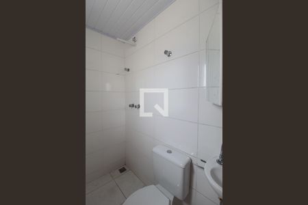 Banheiro de kitnet/studio para alugar com 1 quarto, 23m² em Dona Clara, Belo Horizonte