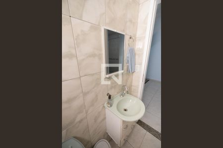 Casa de condomínio para alugar com 102m², 2 quartos e 2 vagasBanheiro Social