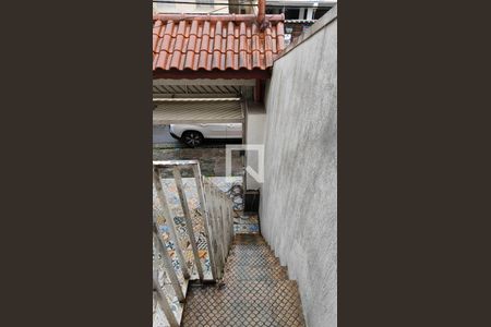 Casa para alugar com 143m², 1 quarto e 3 vagas Casa para alugar com 143m², 1 quarto e 3 vagasEscada Casa Fundos