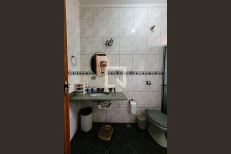 Casa à venda com 165m², 6 quartos e 4 vagas Casa à venda com 165m², 6 quartos e 4 vagasBanheiro (casa de hospedes)