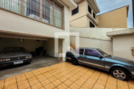 Casa à venda com 165m², 6 quartos e 4 vagas Casa à venda com 165m², 6 quartos e 4 vagasGaragem
