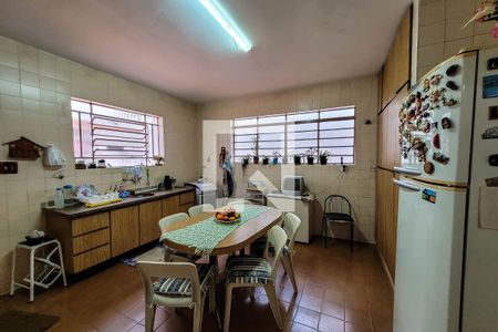 Casa à venda com 165m², 6 quartos e 4 vagas Casa à venda com 165m², 6 quartos e 4 vagasCozinha