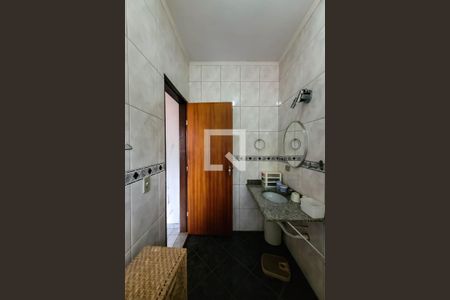 Casa à venda com 165m², 6 quartos e 4 vagas Casa à venda com 165m², 6 quartos e 4 vagasBanheiro (casa de hospedes)