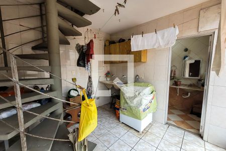 Casa à venda com 165m², 6 quartos e 4 vagas Casa à venda com 165m², 6 quartos e 4 vagasÁrea de ServiçoÁrea de Serviço