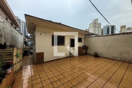 Casa à venda com 165m², 6 quartos e 4 vagas Casa à venda com 165m², 6 quartos e 4 vagasQuintal