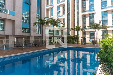 Apartamento à venda com 28m², 1 quarto e 1 vaga Apartamento à venda com 28m², 1 quarto e 1 vagaÁrea Comum - Piscina