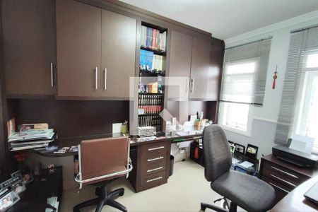 Casa de condomínio à venda com 480m², 5 quartos e 6 vagas Casa de condomínio à venda com 480m², 5 quartos e 6 vagasEscritório