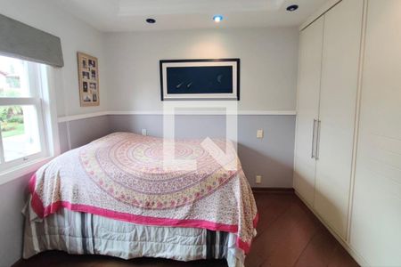 Casa de condomínio à venda com 480m², 5 quartos e 6 vagas Casa de condomínio à venda com 480m², 5 quartos e 6 vagasQuarto suíte 5