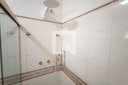 Casa de condomínio à venda com 480m², 5 quartos e 6 vagas Casa de condomínio à venda com 480m², 5 quartos e 6 vagasBanheiro da suíte 1