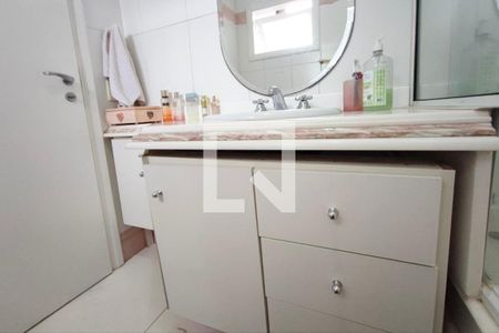 Casa de condomínio à venda com 480m², 5 quartos e 6 vagas Casa de condomínio à venda com 480m², 5 quartos e 6 vagasBanheiro da suíte 2