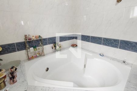 Casa de condomínio à venda com 480m², 5 quartos e 6 vagas Casa de condomínio à venda com 480m², 5 quartos e 6 vagasBanheiro da suíte 3