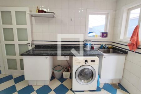 Casa de condomínio à venda com 480m², 5 quartos e 6 vagas Casa de condomínio à venda com 480m², 5 quartos e 6 vagasÁrea de serviço - despensa