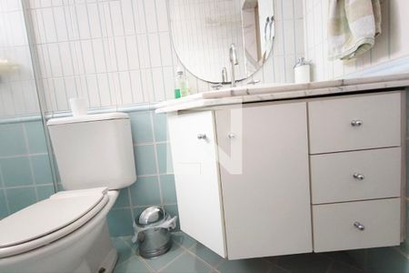 Casa de condomínio à venda com 480m², 5 quartos e 6 vagas Casa de condomínio à venda com 480m², 5 quartos e 6 vagasBanheiro da suíte 4