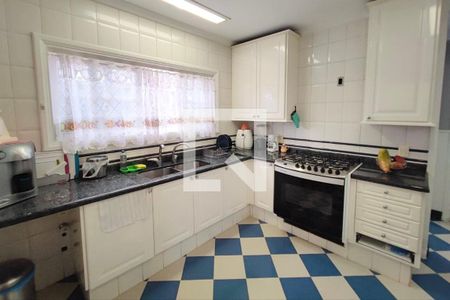 Casa de condomínio à venda com 480m², 5 quartos e 6 vagas Casa de condomínio à venda com 480m², 5 quartos e 6 vagasCozinha