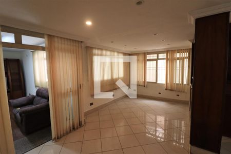 Casa para alugar com 4 quartos, 380m² em Vila Guaca, São Paulo