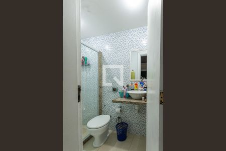 Casa de condomínio à venda com 180m², 3 quartos e 1 vaga Casa de condomínio à venda com 180m², 3 quartos e 1 vagaBanheiro da Suíte