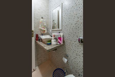 Casa de condomínio à venda com 180m², 3 quartos e 1 vaga Casa de condomínio à venda com 180m², 3 quartos e 1 vagaBanheiro da Suíte