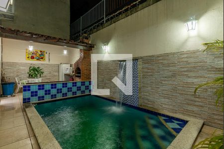 Casa de condomínio à venda com 180m², 3 quartos e 1 vaga Casa de condomínio à venda com 180m², 3 quartos e 1 vagaPiscina