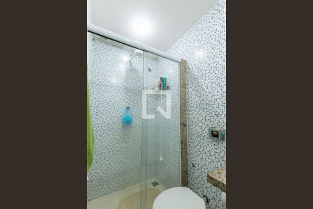 Casa de condomínio à venda com 180m², 3 quartos e 1 vaga Casa de condomínio à venda com 180m², 3 quartos e 1 vagaBanheiro da Suíte