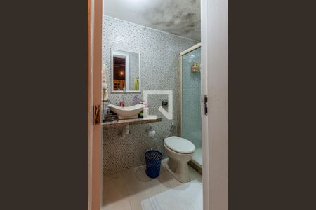 Casa de condomínio à venda com 180m², 3 quartos e 1 vaga Casa de condomínio à venda com 180m², 3 quartos e 1 vagaBanheiro da Suíte