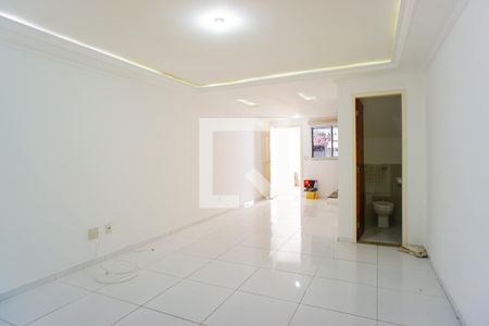 Casa de condomínio para alugar com 200m², 3 quartos e 1 vagaSala