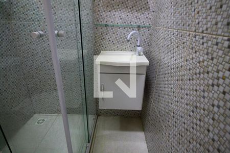 Banheiro de casa para alugar com 1 quarto, 50m² em Parque Ipê, São Paulo