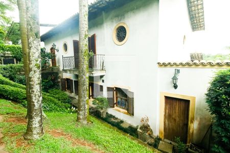 Casa à venda com 450m², 3 quartos e 4 vagas Casa à venda com 450m², 3 quartos e 4 vagasFachada