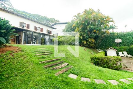 Casa à venda com 450m², 3 quartos e 4 vagas Casa à venda com 450m², 3 quartos e 4 vagasQuintal