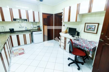 Casa à venda com 450m², 3 quartos e 4 vagas Casa à venda com 450m², 3 quartos e 4 vagasCozinha - Armários