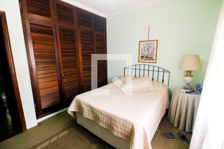 Casa à venda com 450m², 3 quartos e 4 vagas Casa à venda com 450m², 3 quartos e 4 vagasQuarto