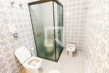 Casa à venda com 450m², 3 quartos e 4 vagas Casa à venda com 450m², 3 quartos e 4 vagasBanheiro Corredor