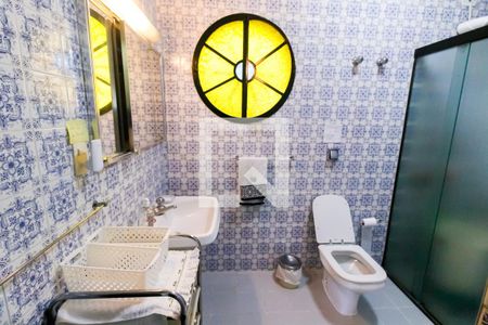 Casa à venda com 450m², 3 quartos e 4 vagas Casa à venda com 450m², 3 quartos e 4 vagasBanheiro Corredor