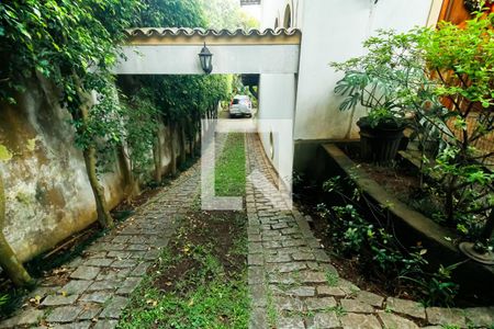 Casa à venda com 450m², 3 quartos e 4 vagas Casa à venda com 450m², 3 quartos e 4 vagasGaragem