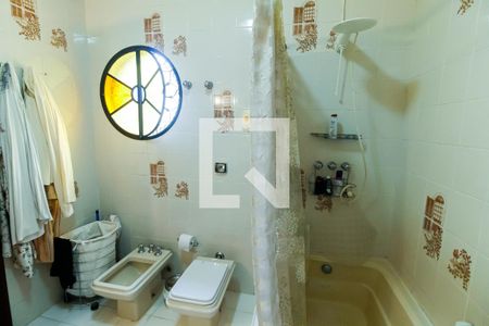 Casa à venda com 450m², 3 quartos e 4 vagas Casa à venda com 450m², 3 quartos e 4 vagasBanheiro da Suíte 1